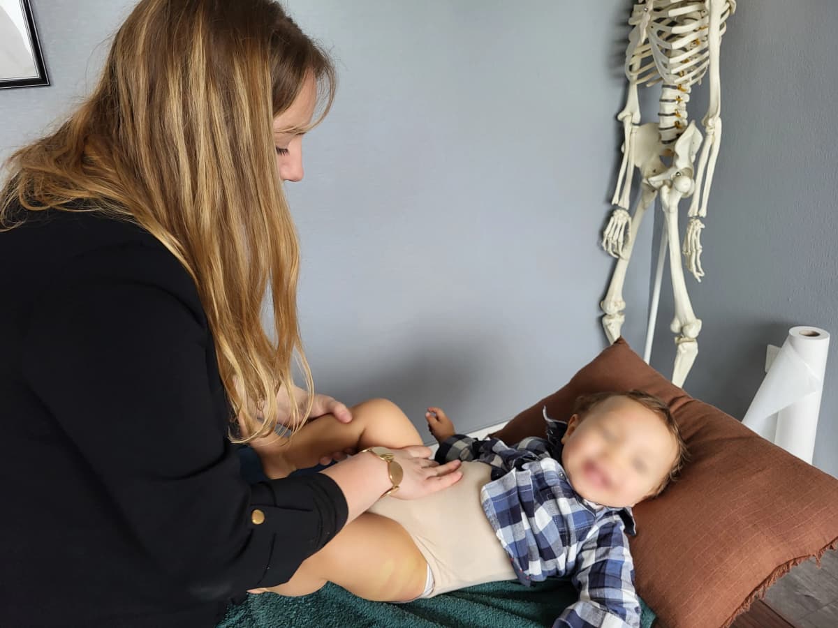 Manipulation d'un bébé
